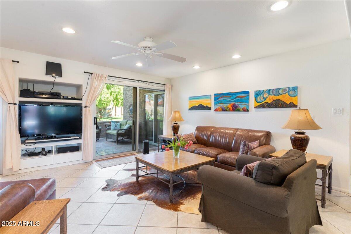 7312 N VIA CAMELLO DEL NORTE Street, 95