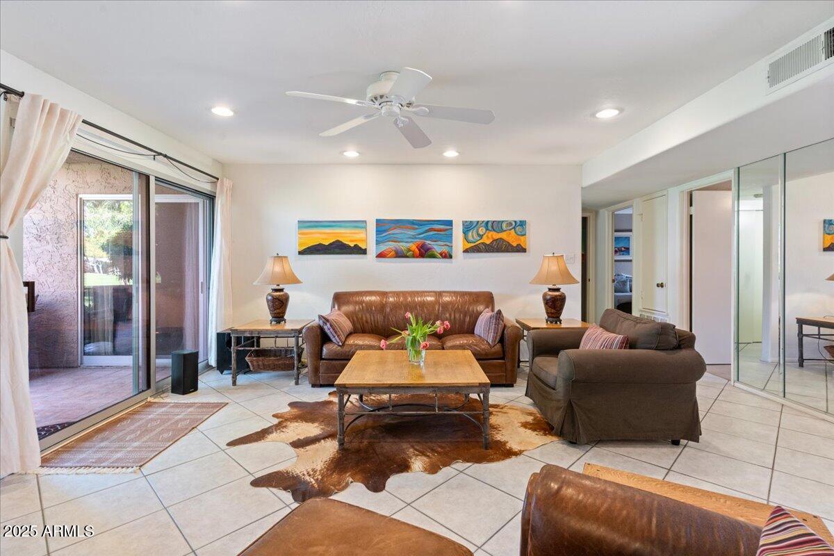 7312 N VIA CAMELLO DEL NORTE Street, 95