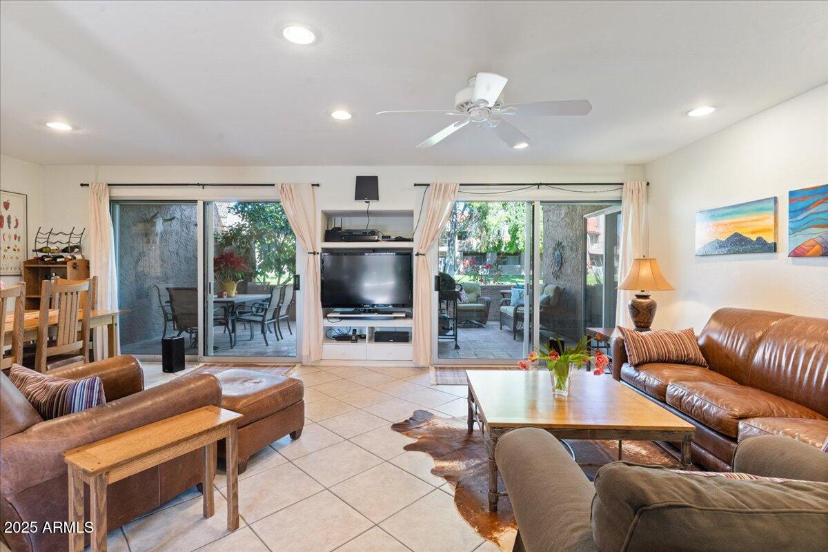 7312 N VIA CAMELLO DEL NORTE Street, 95