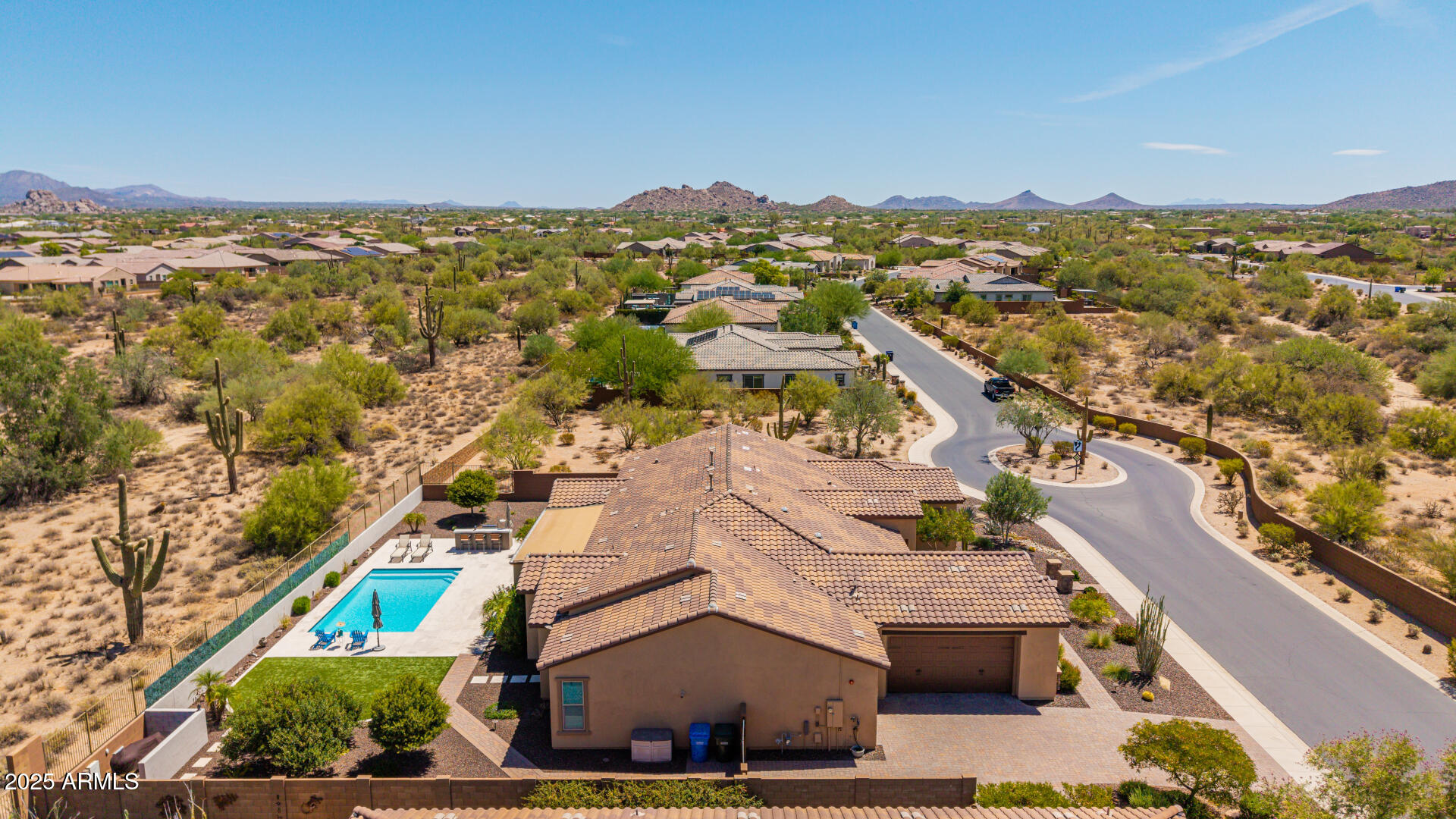 6112 E CALLE DE POMPAS