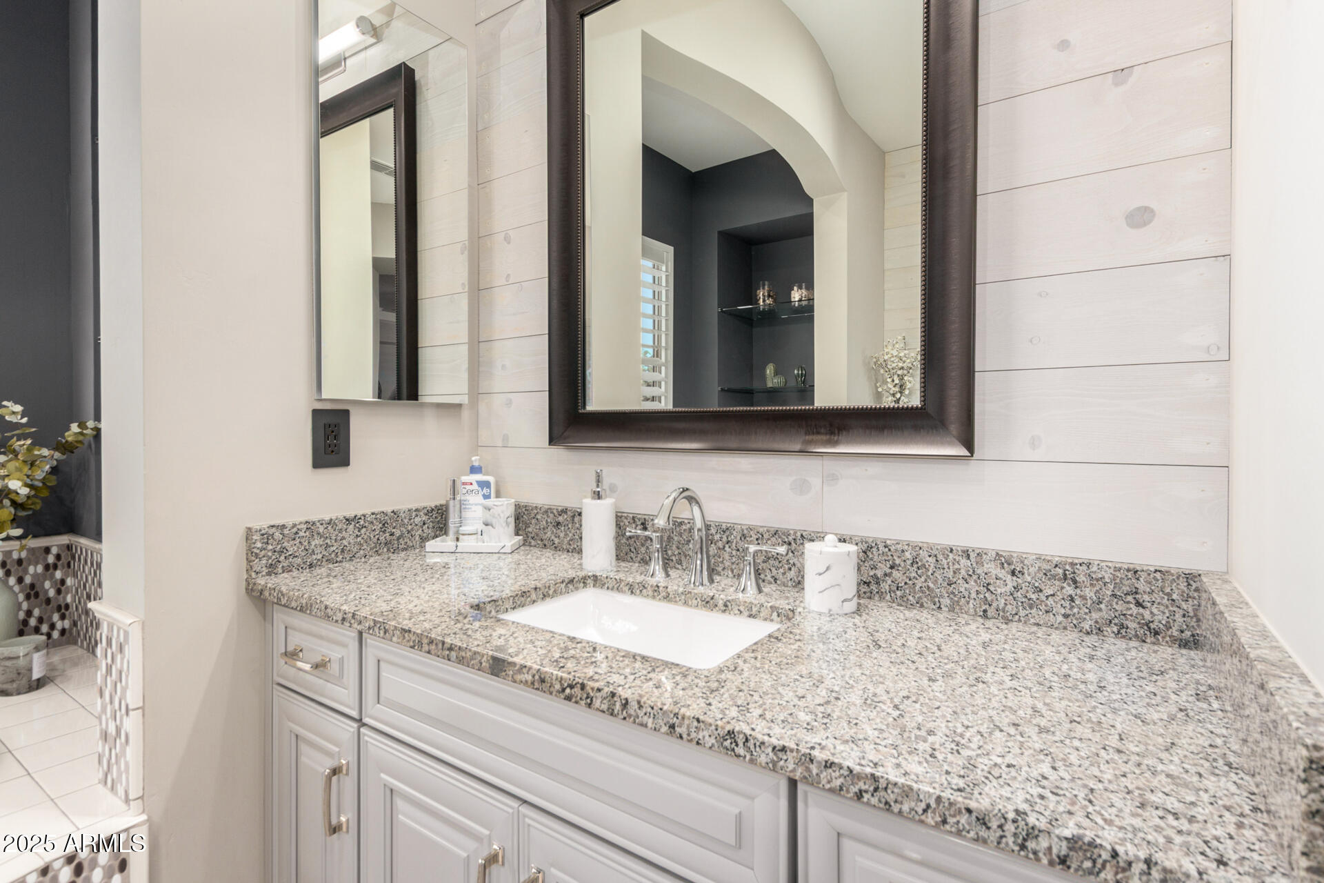 6112 E CALLE DE POMPAS