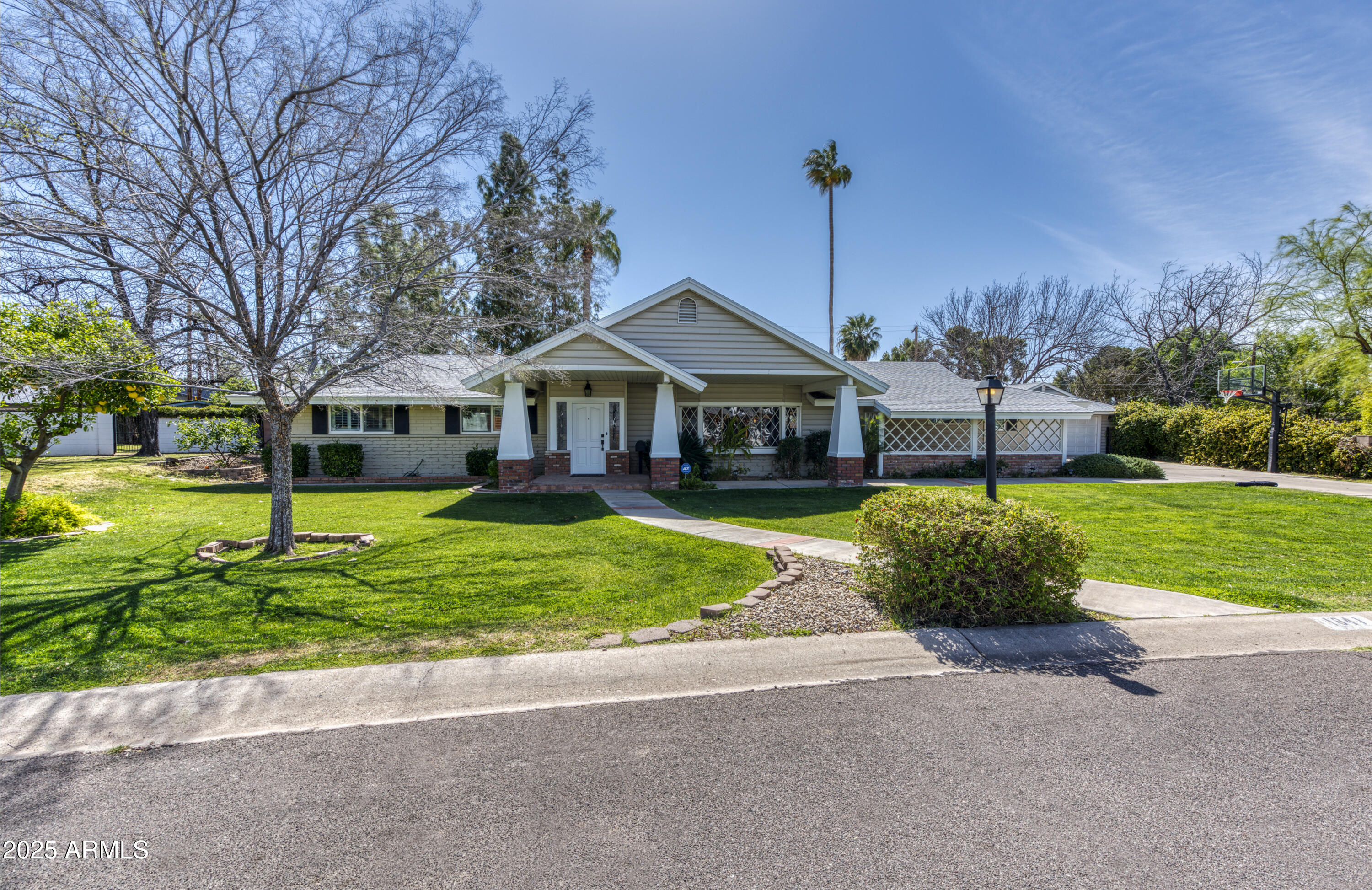 1841 E BERRIDGE Lane