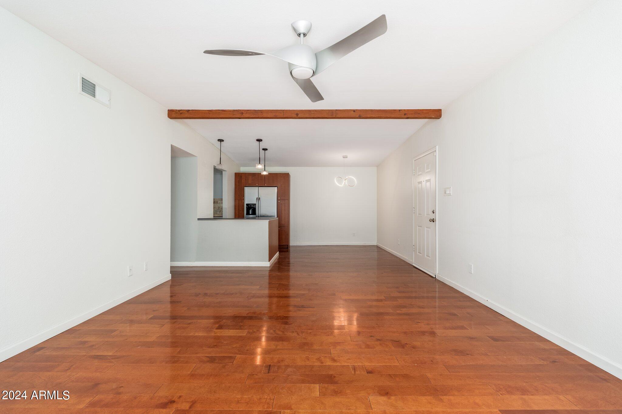 2233 E HIGHLAND Avenue, 219