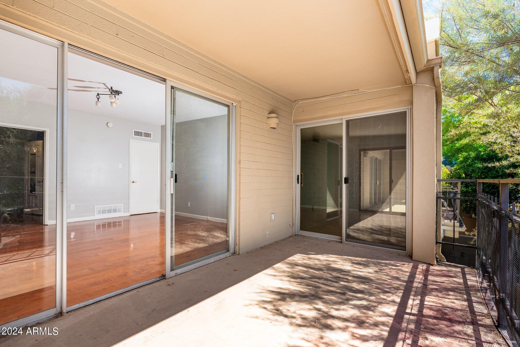 2233 E HIGHLAND Avenue, 219