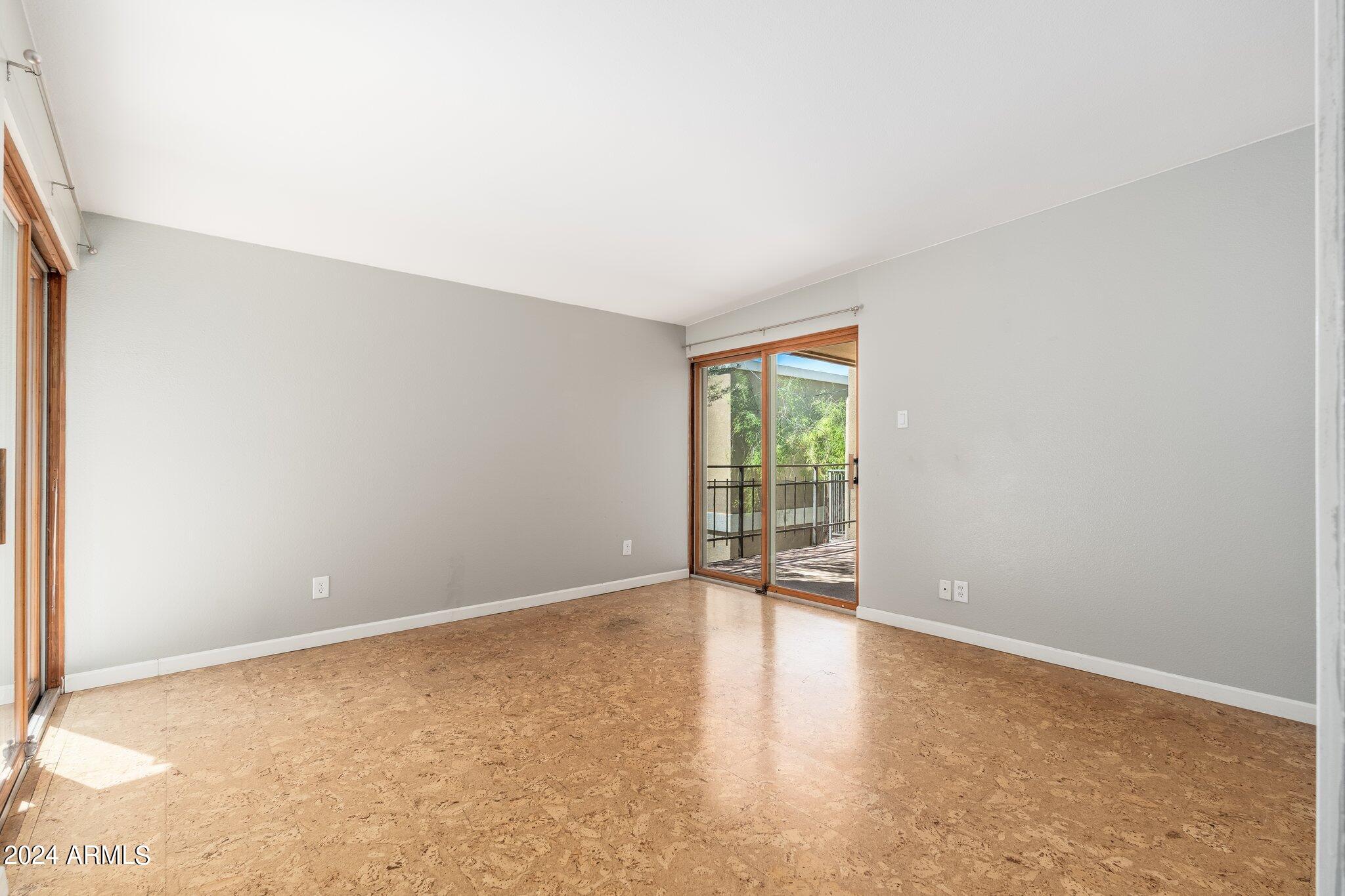 2233 E HIGHLAND Avenue, 219