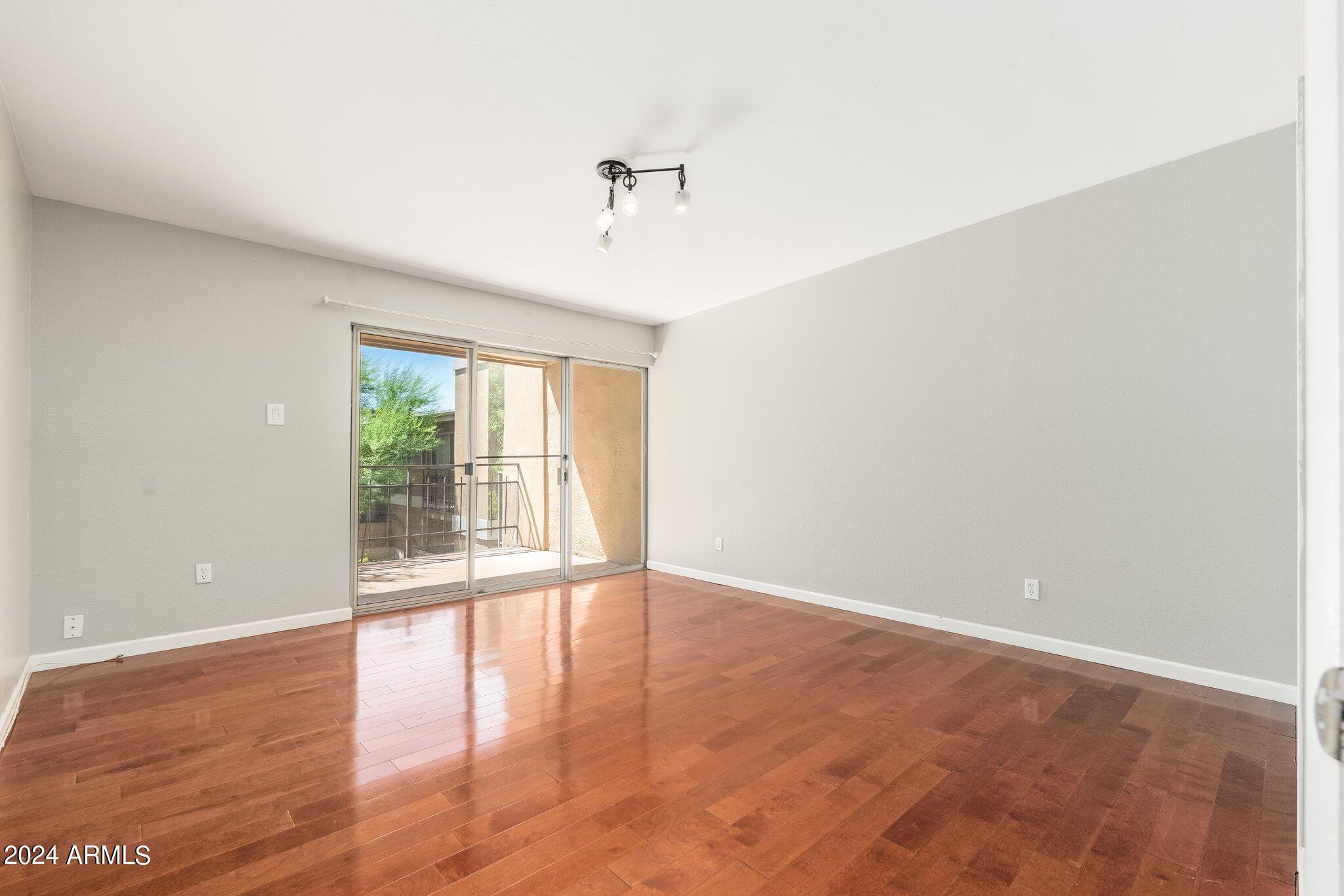 2233 E HIGHLAND Avenue, 219