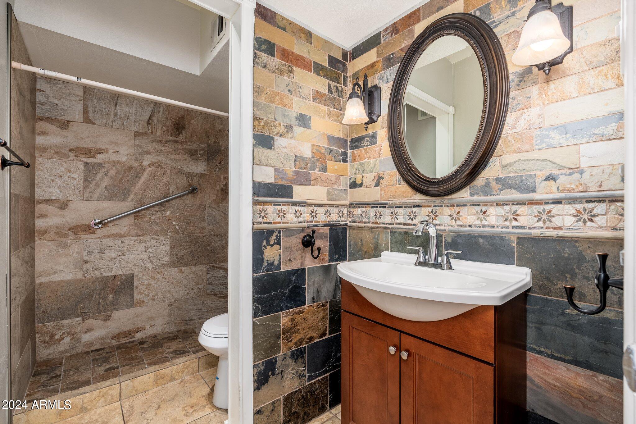 2233 E HIGHLAND Avenue, 219