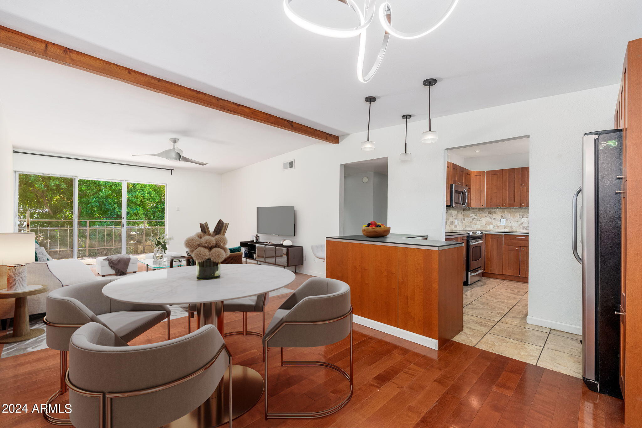 2233 E HIGHLAND Avenue, 219