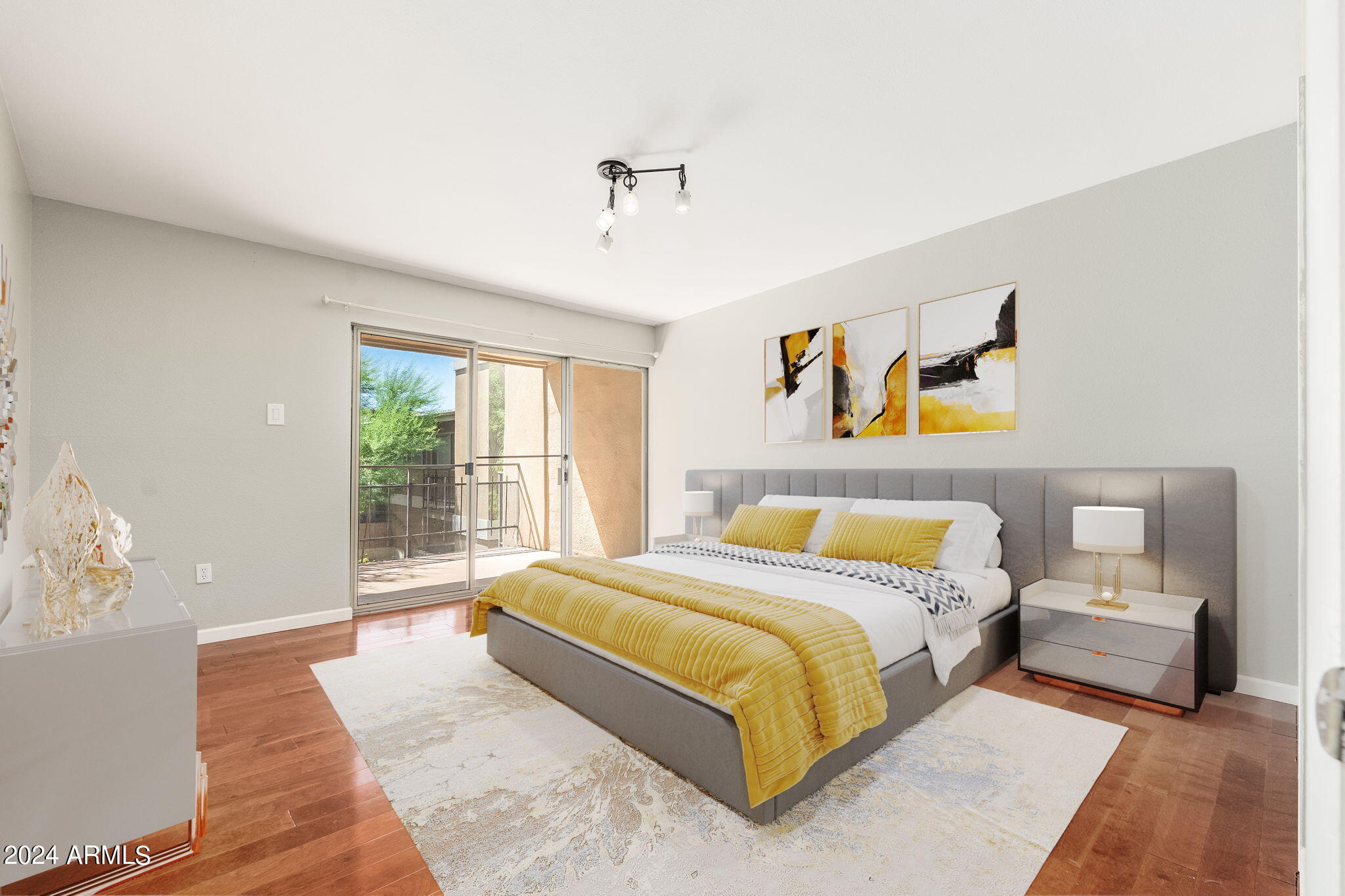 2233 E HIGHLAND Avenue, 219