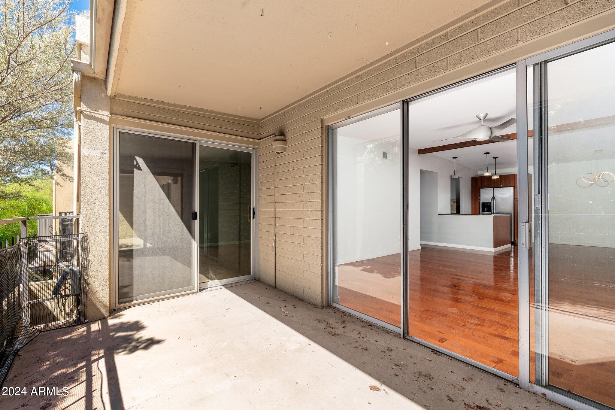 2233 E HIGHLAND Avenue, 219