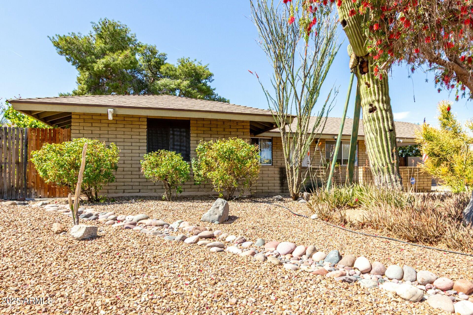 2433 E Acoma Drive