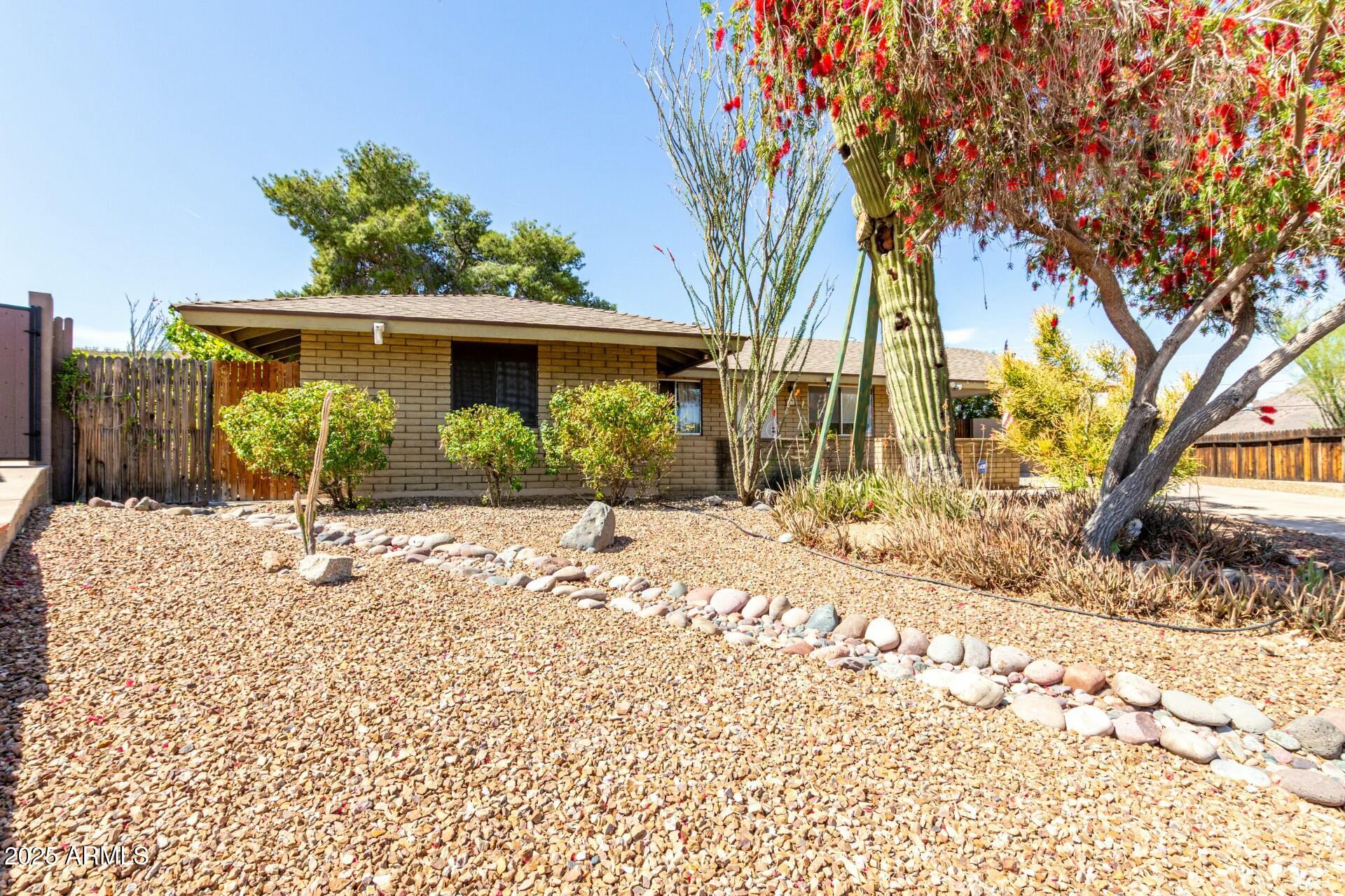 2433 E Acoma Drive