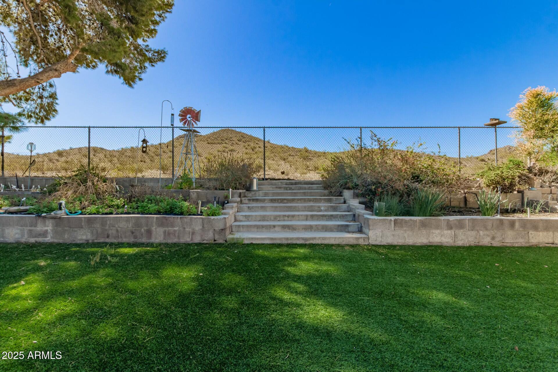 2433 E Acoma Drive