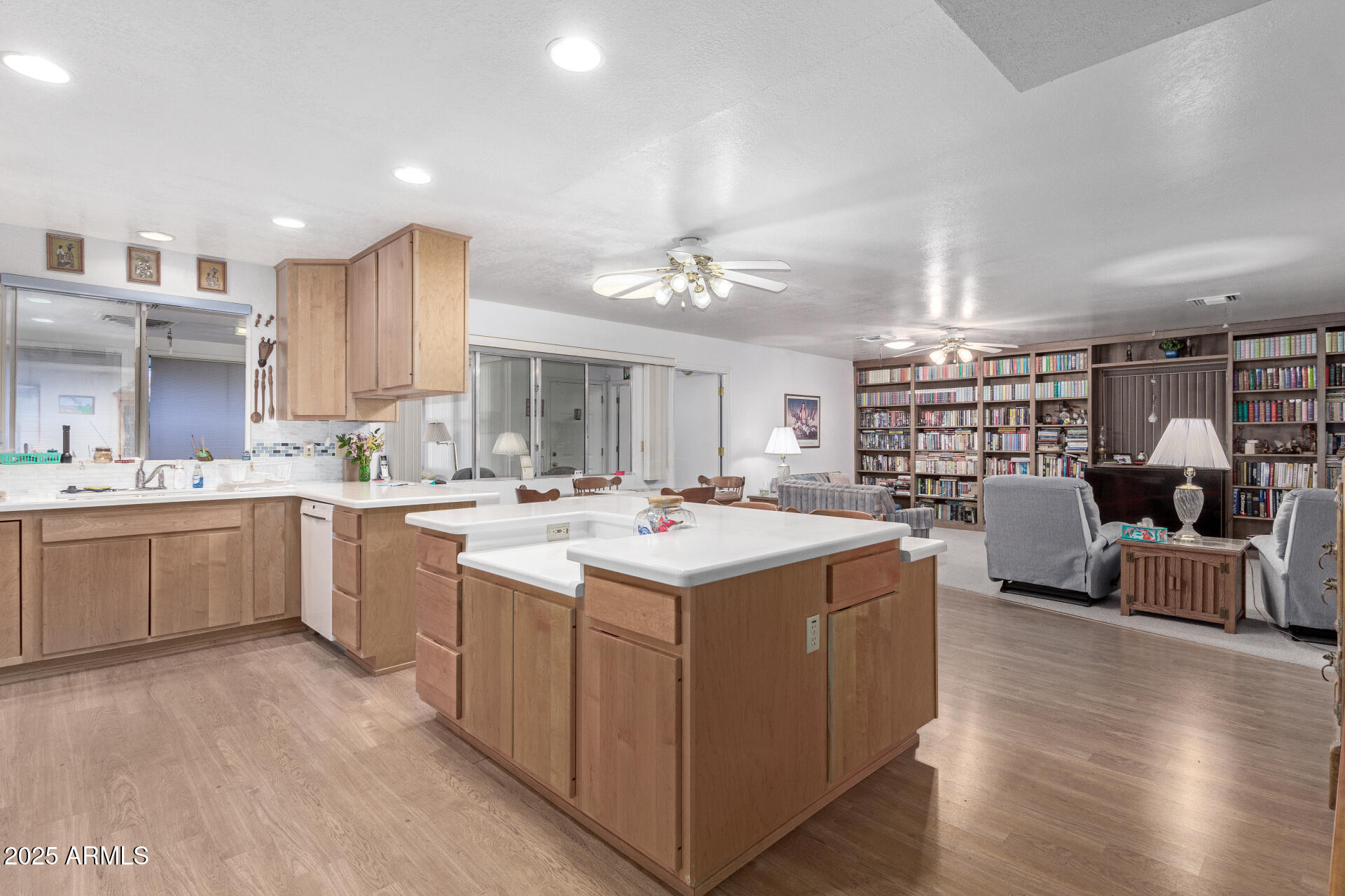 2433 E Acoma Drive