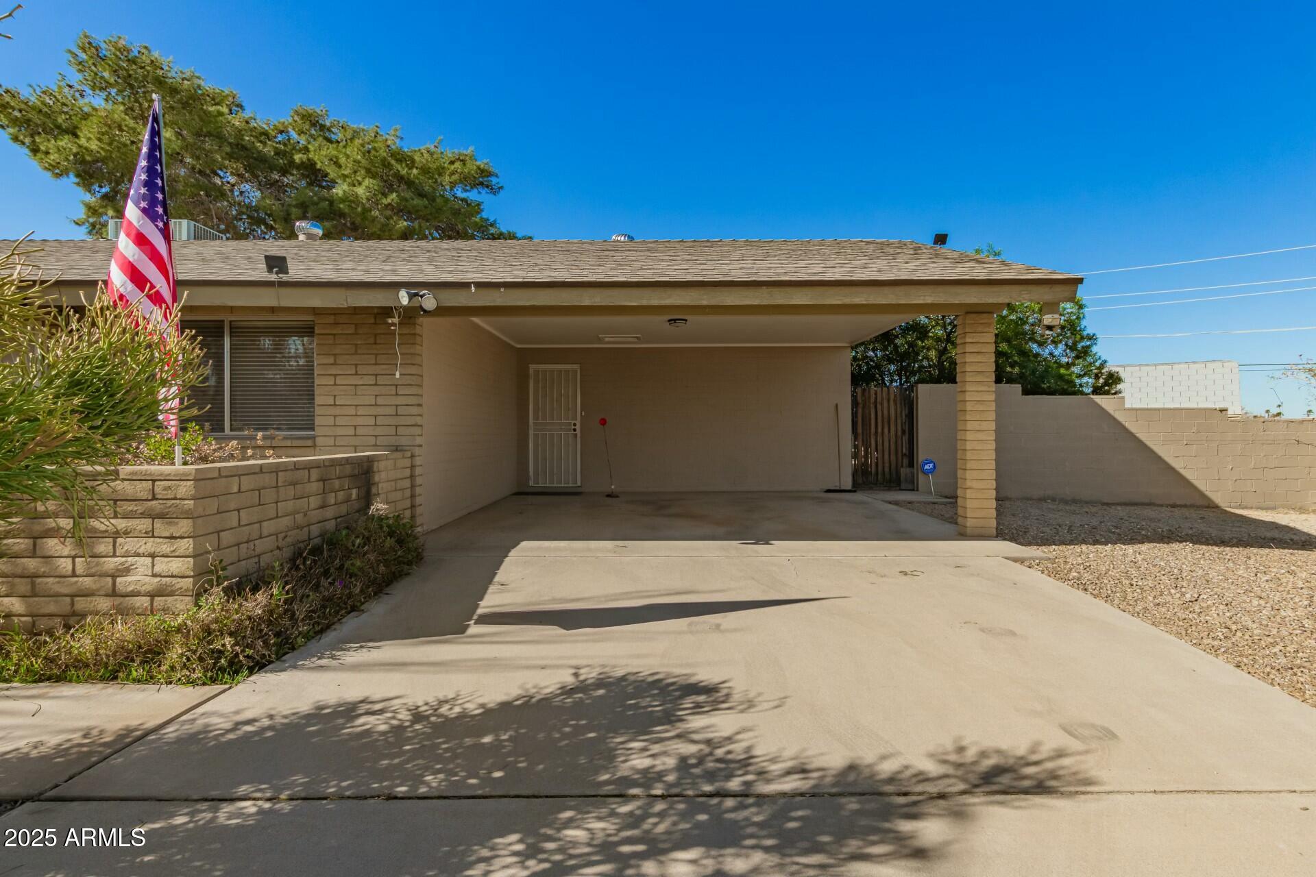2433 E Acoma Drive