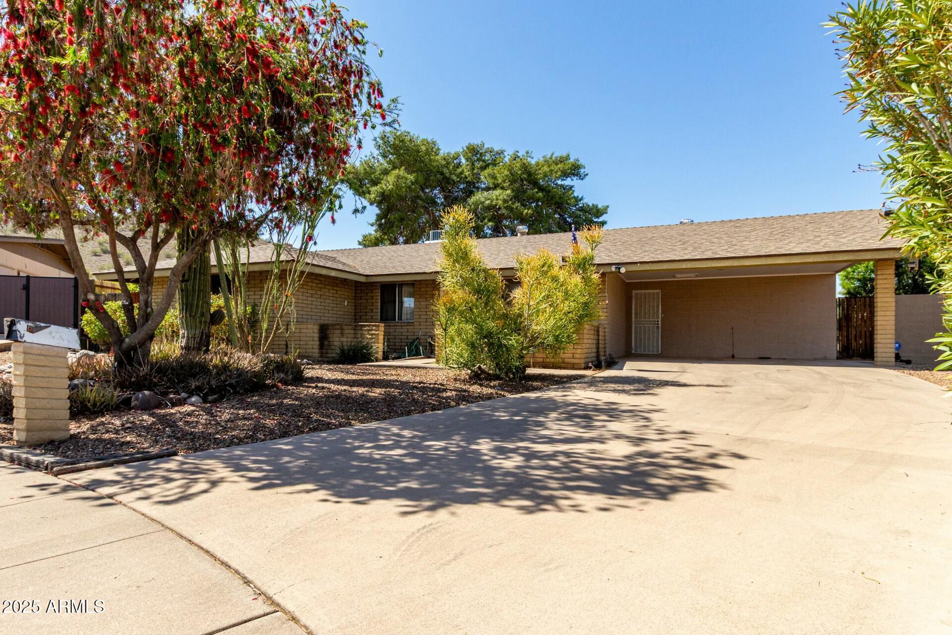 2433 E Acoma Drive