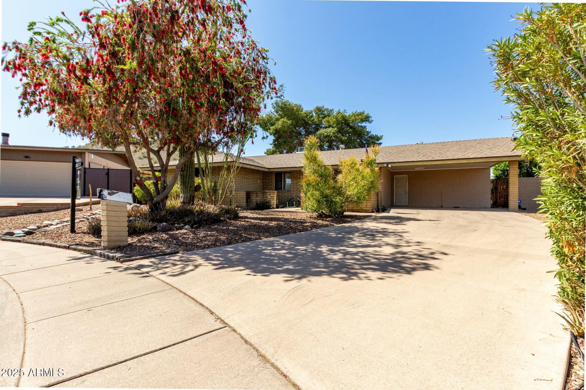 2433 E Acoma Drive