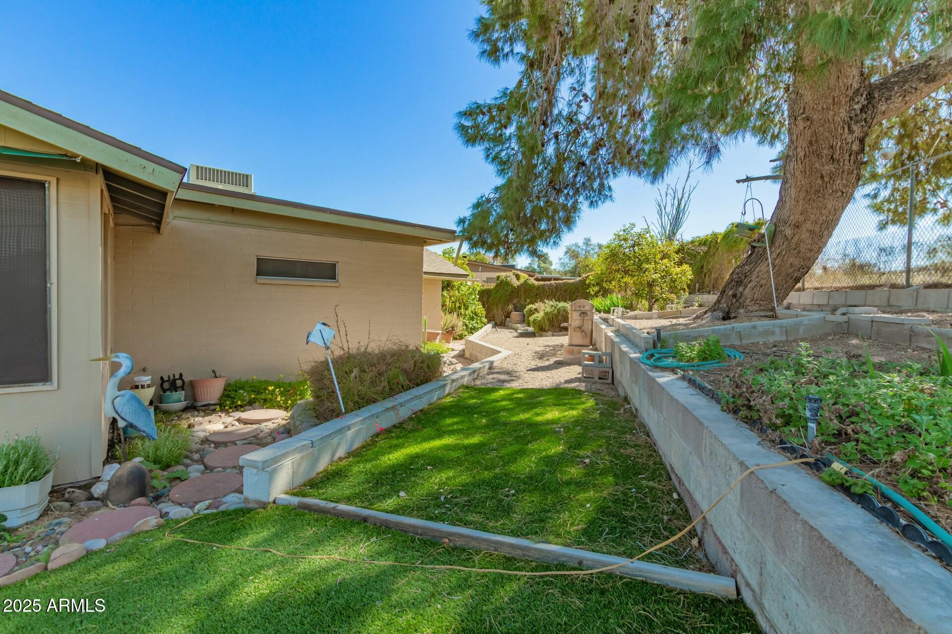2433 E Acoma Drive