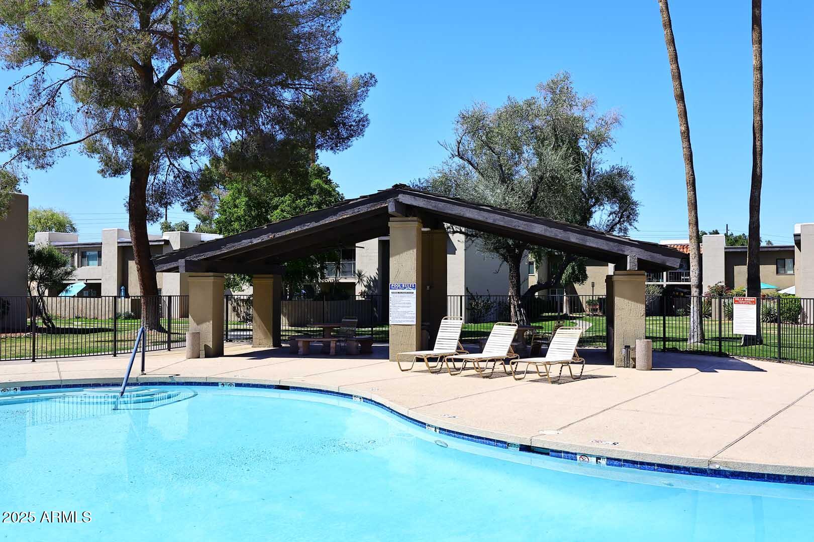 4201 E Camelback Road, 9
