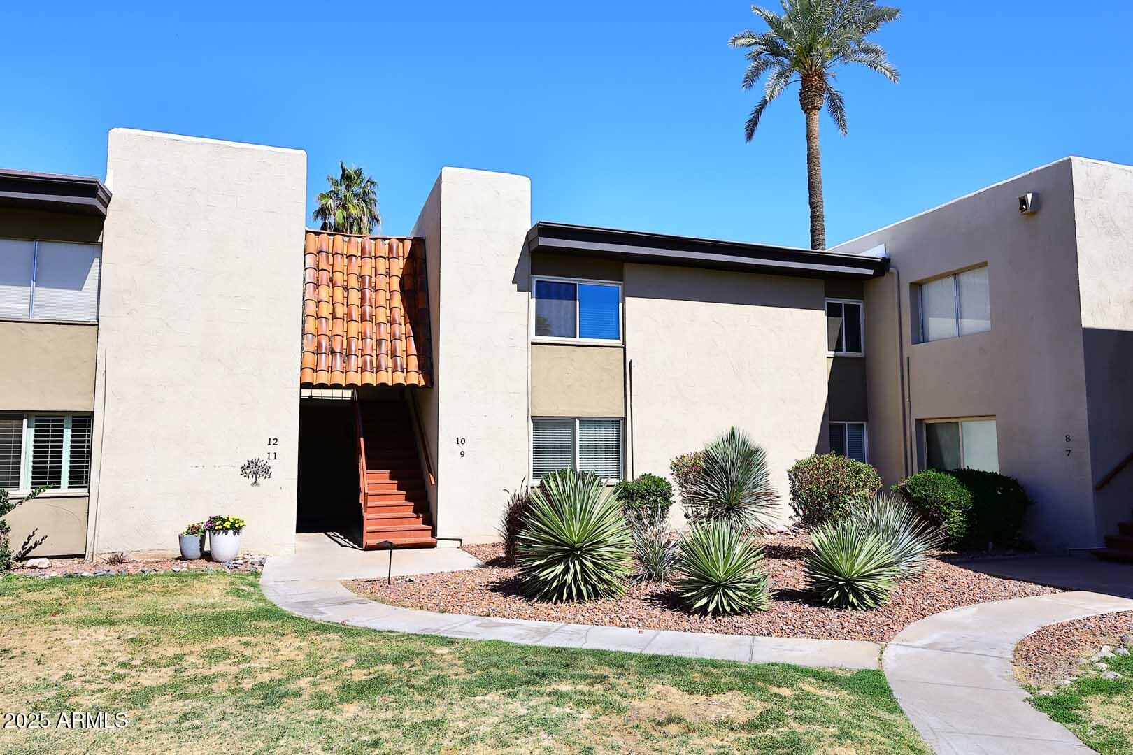 4201 E Camelback Road, 9