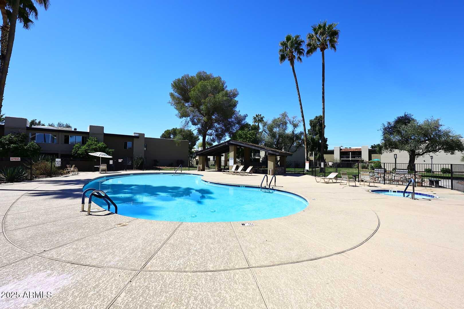 4201 E Camelback Road, 9