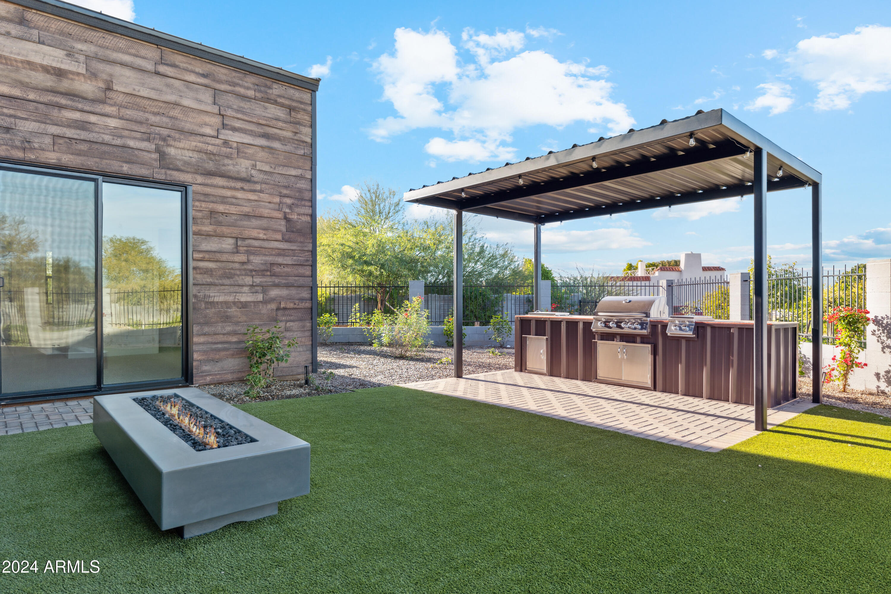 915 W ARDMORE Road, 11