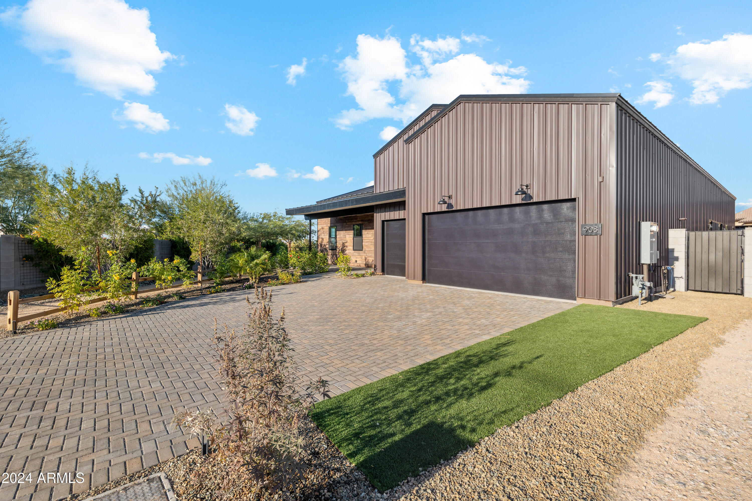 915 W ARDMORE Road, 11