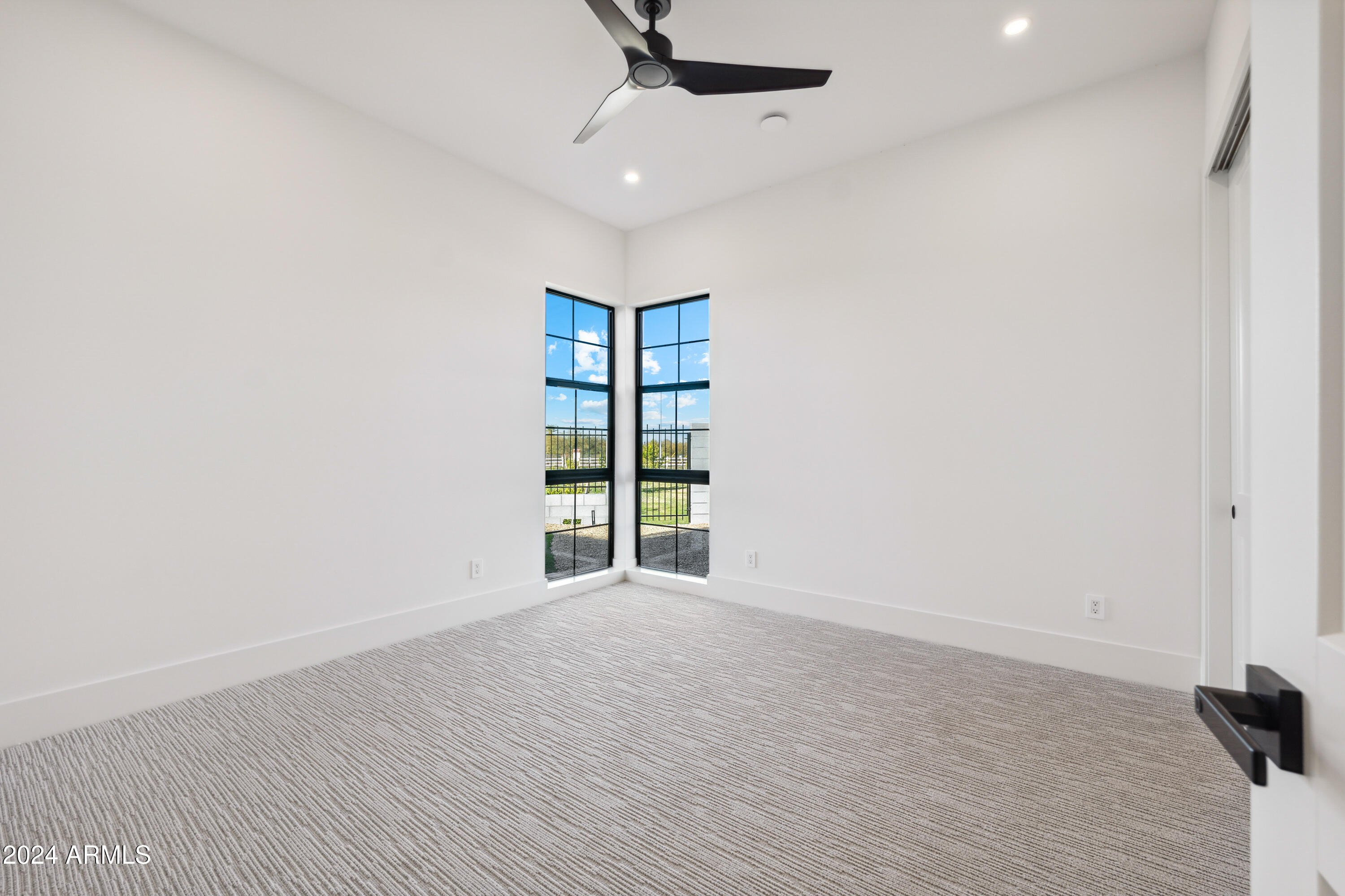 915 W ARDMORE Road, 11