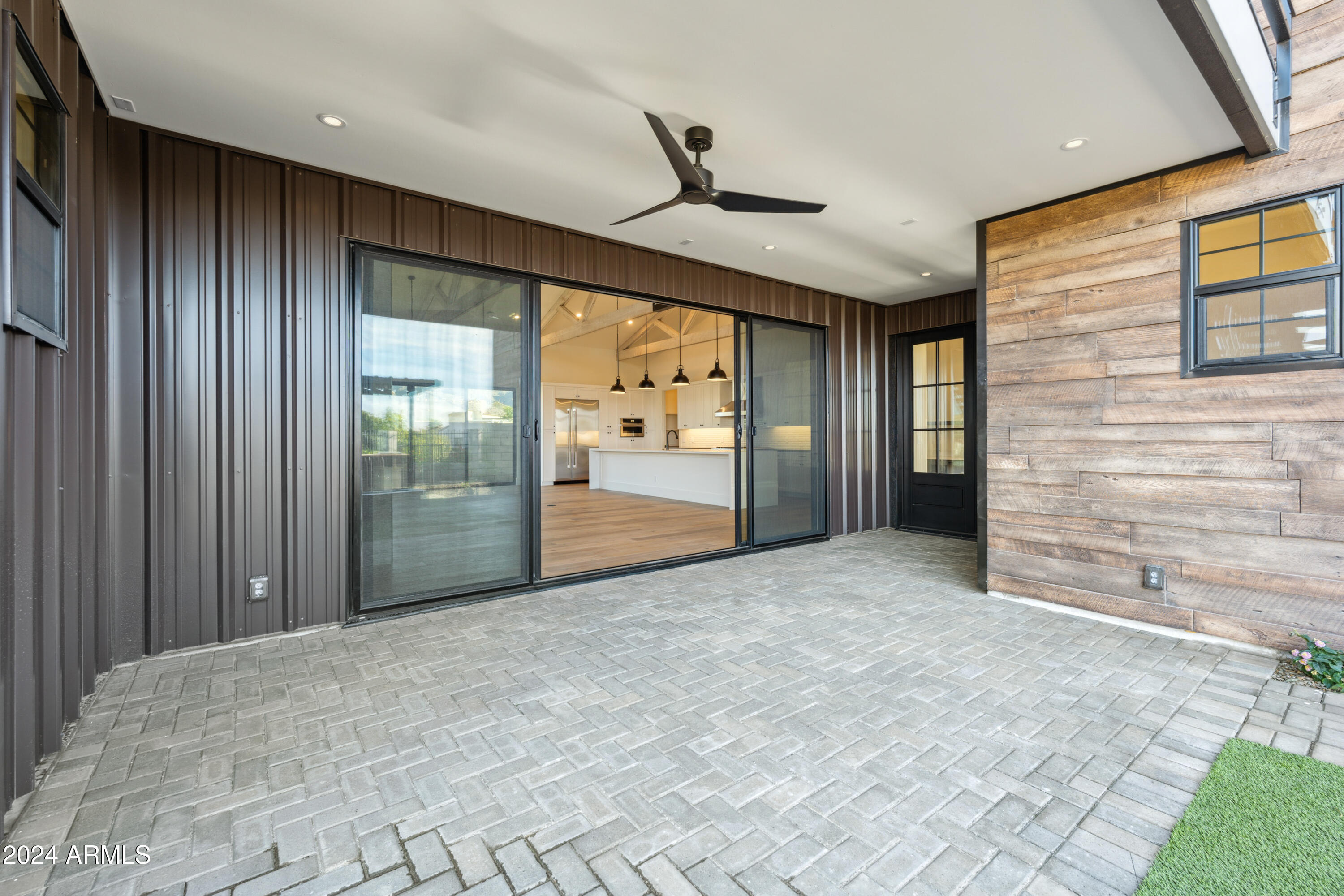 915 W ARDMORE Road, 11