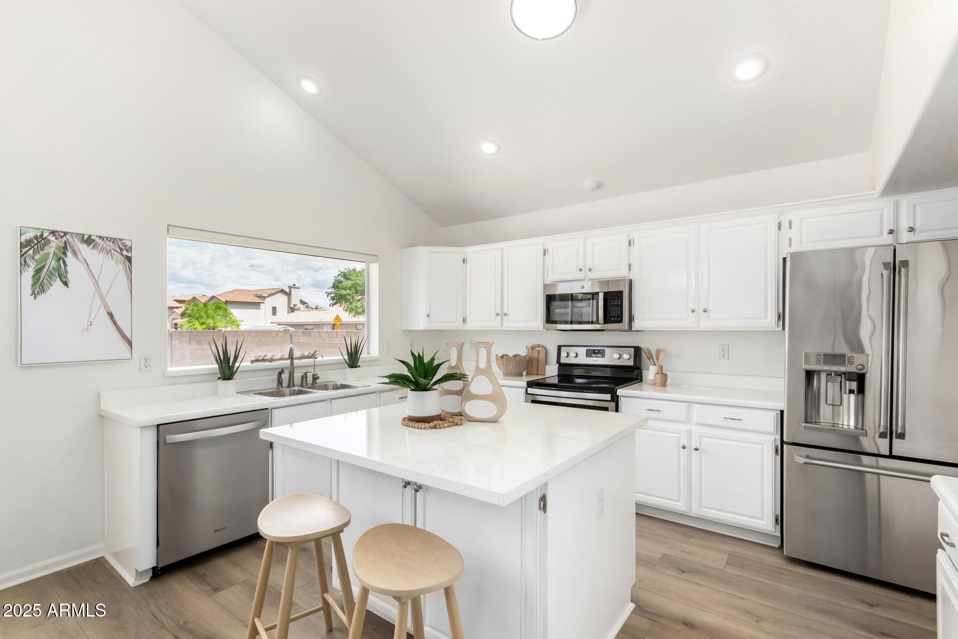 706 W NIDO Circle