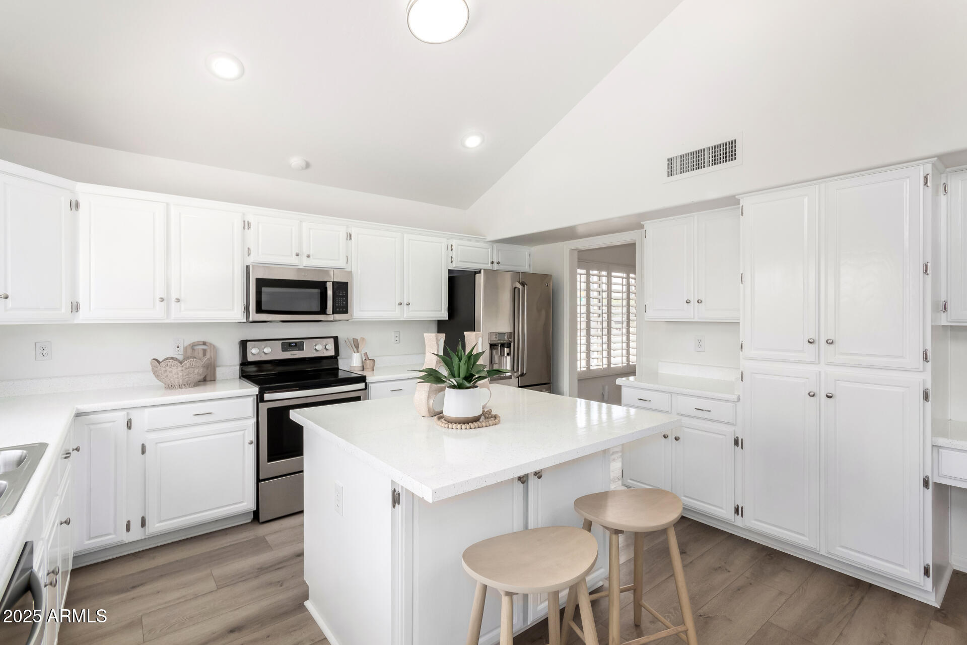 706 W NIDO Circle
