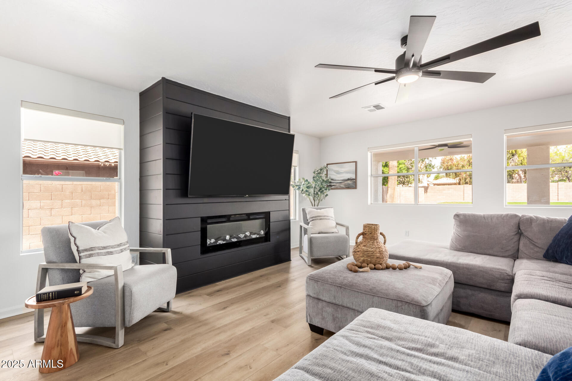 706 W NIDO Circle