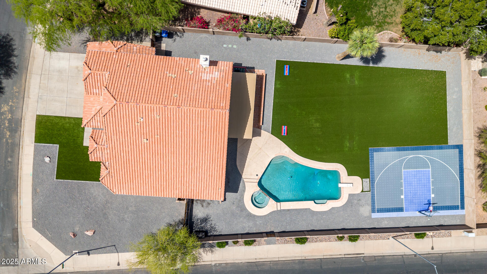706 W NIDO Circle