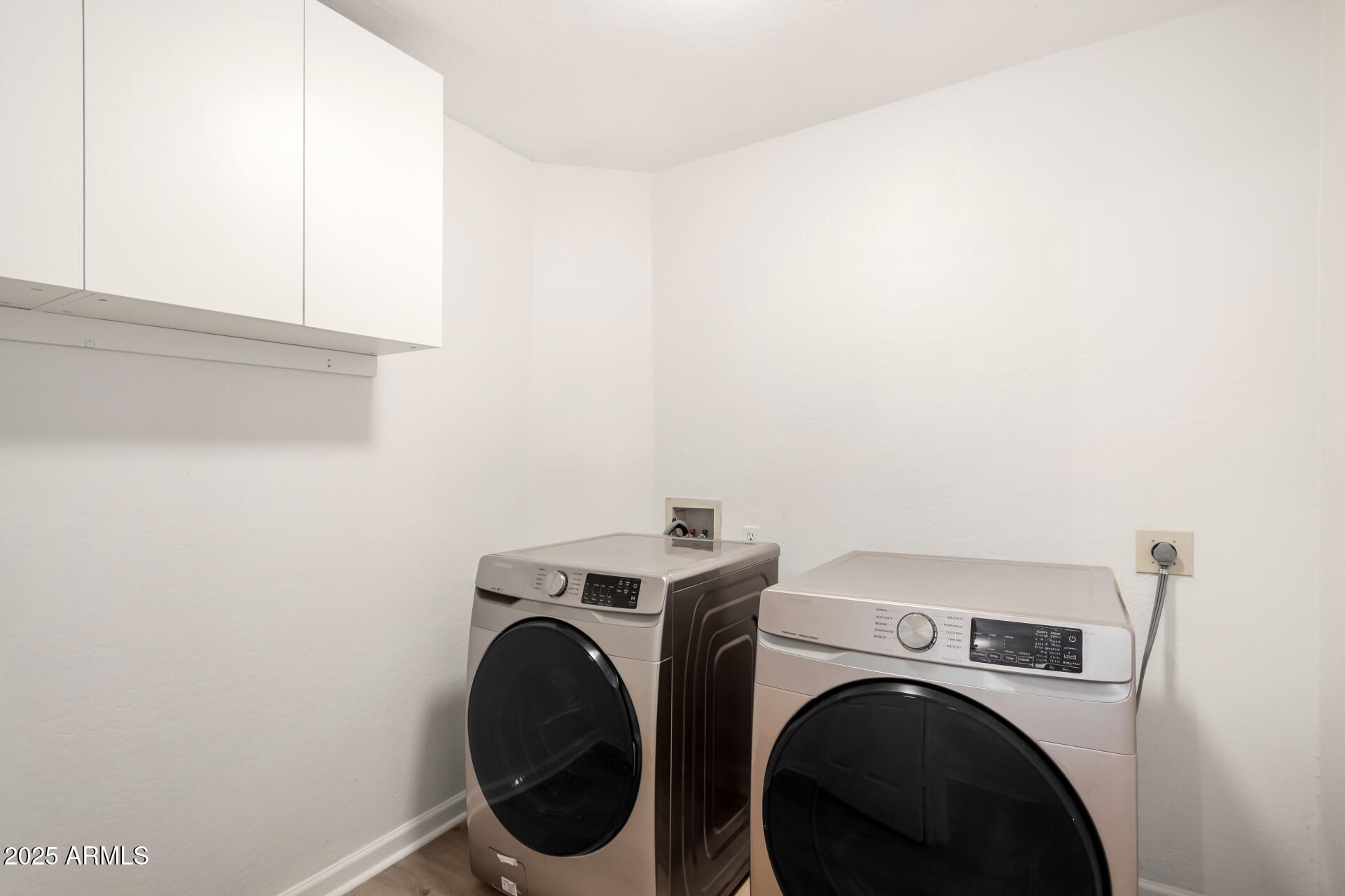 706 W NIDO Circle