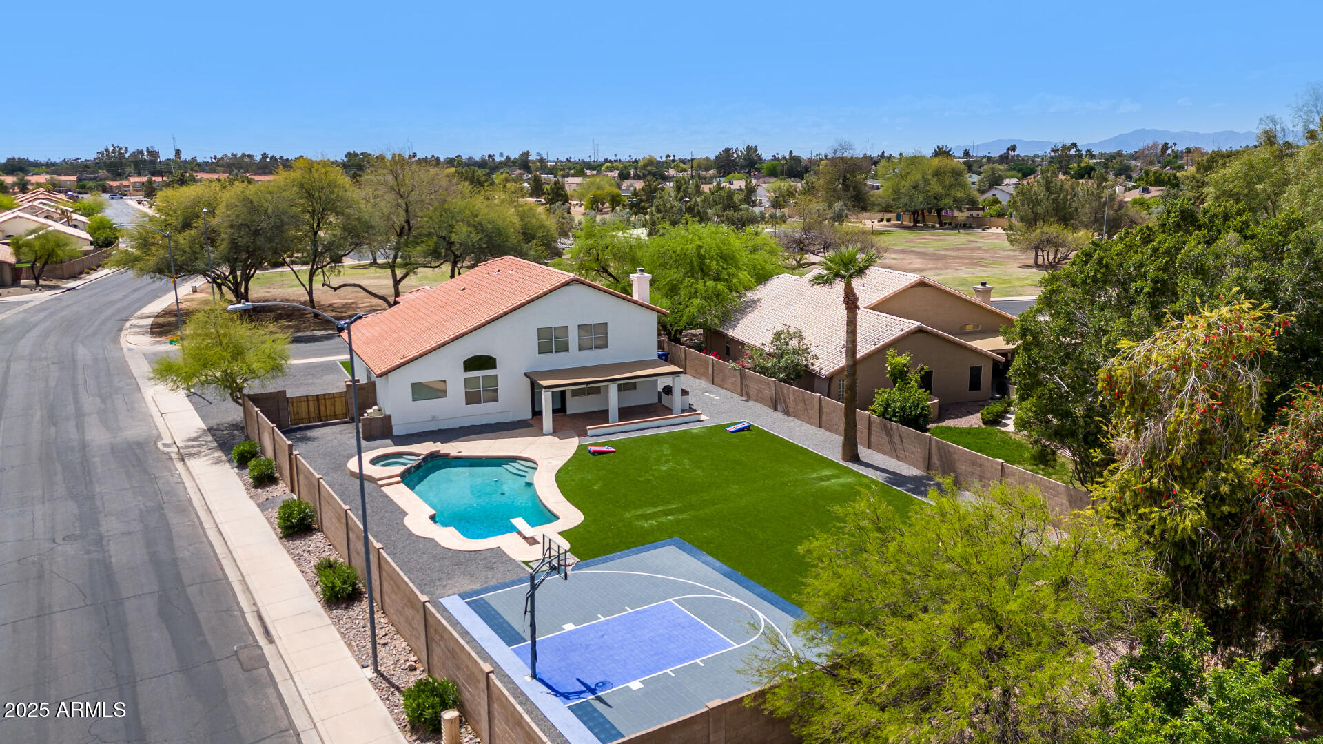706 W NIDO Circle