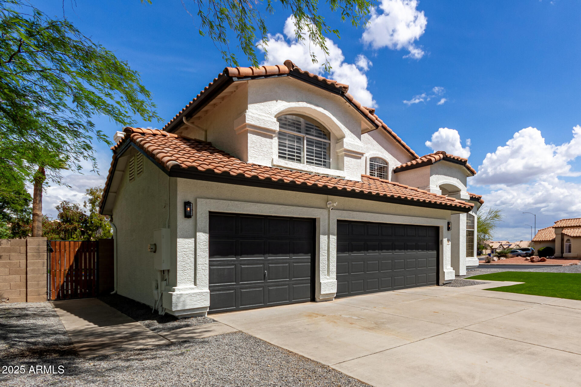 706 W NIDO Circle