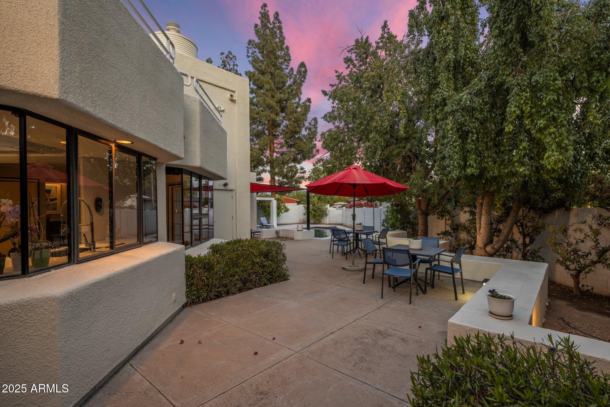 1209 W GOLDEN Lane
