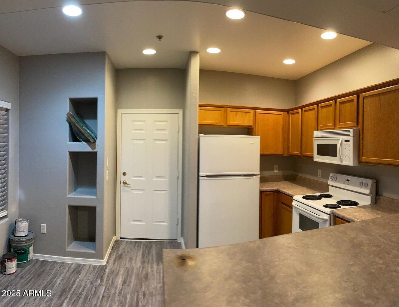 6770 N 47TH Avenue, 1021