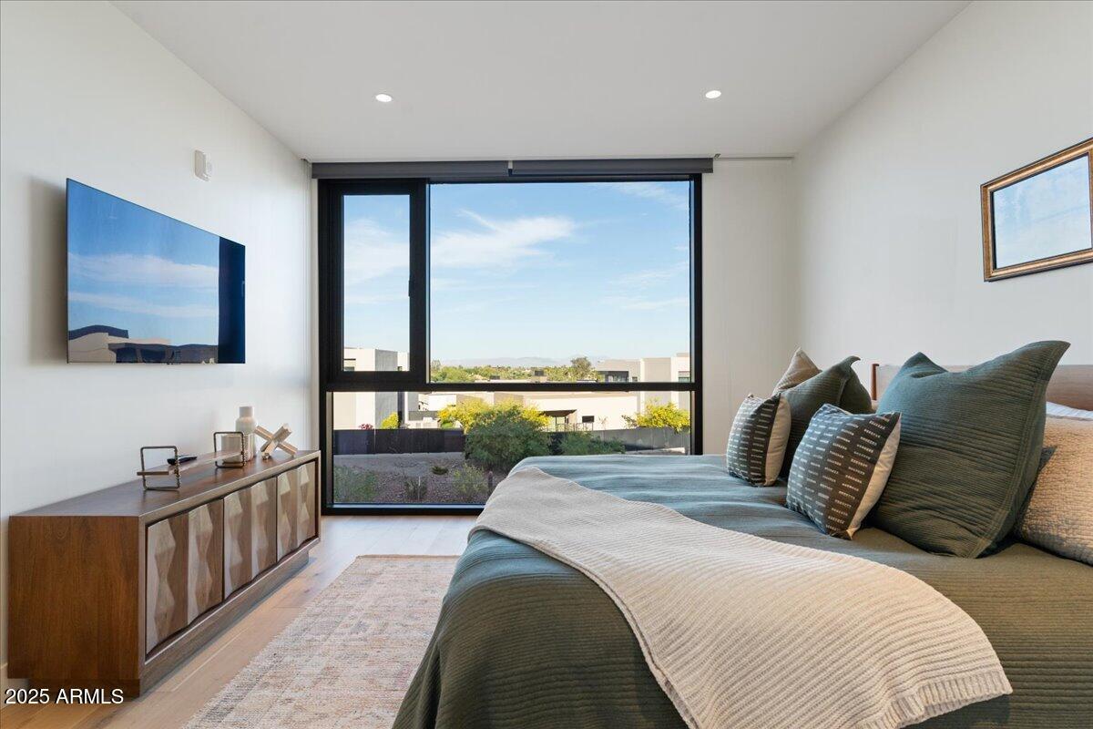 5000 N CAMELBACK RIDGE Drive, 206