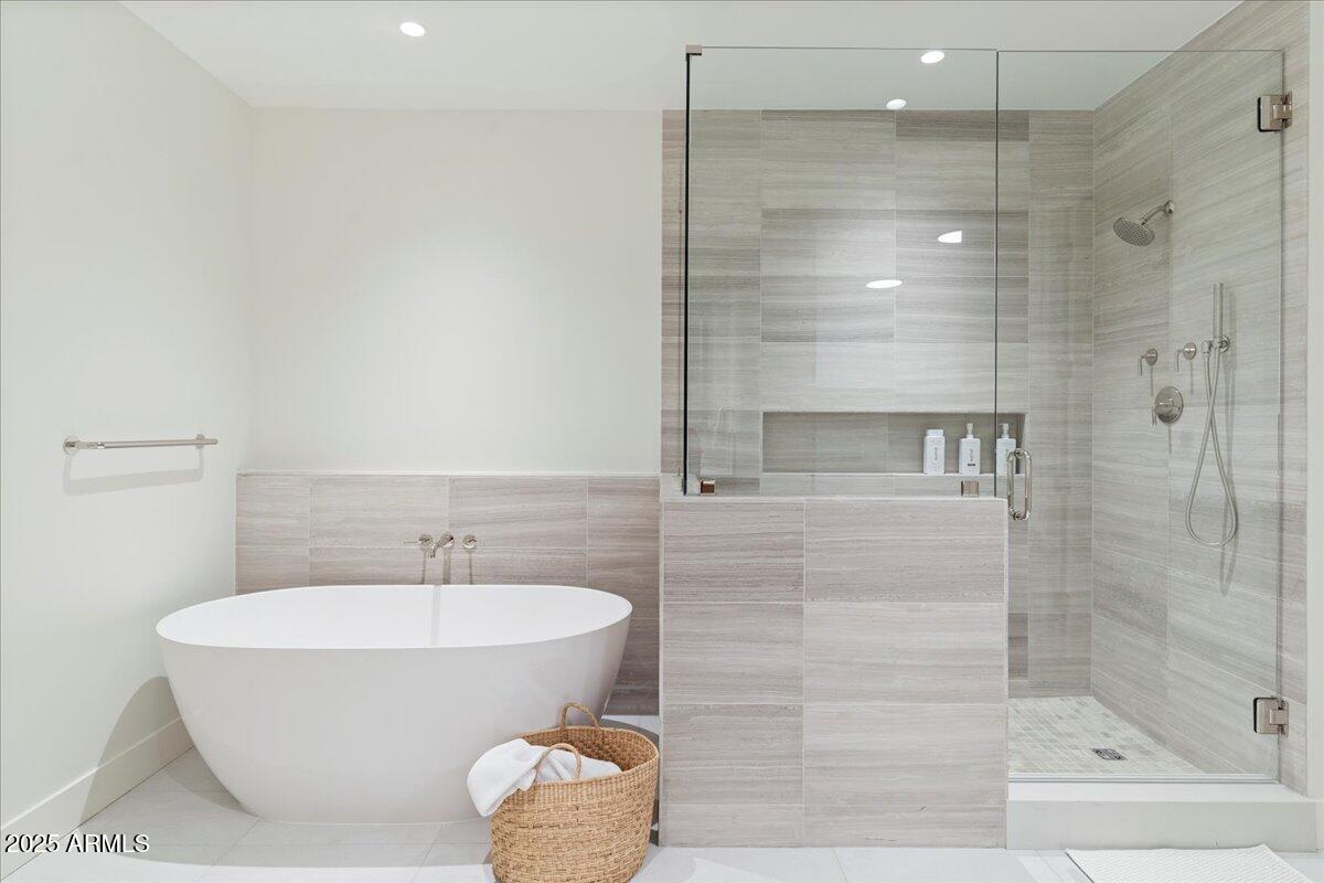 5000 N CAMELBACK RIDGE Drive, 206