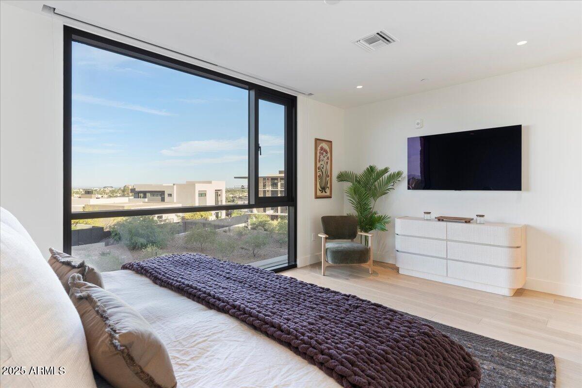 5000 N CAMELBACK RIDGE Drive, 206