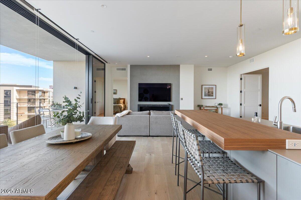 5000 N CAMELBACK RIDGE Drive, 206