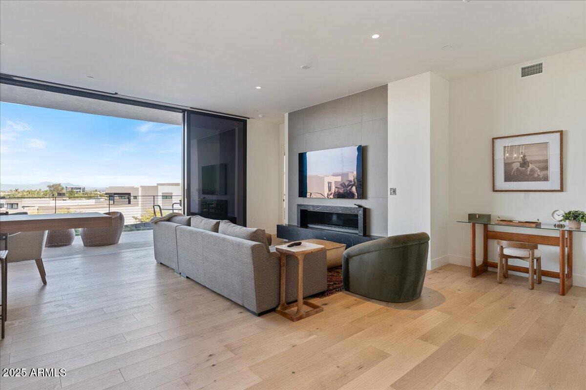 5000 N CAMELBACK RIDGE Drive, 206