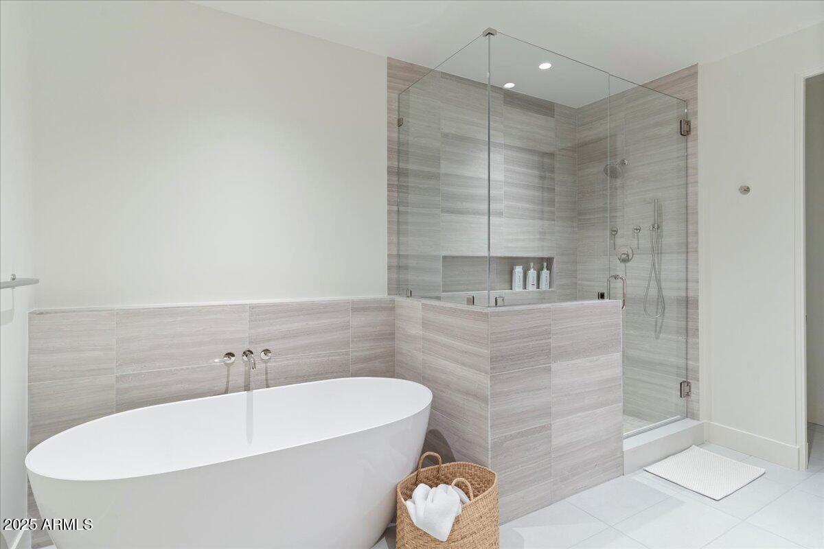 5000 N CAMELBACK RIDGE Drive, 206