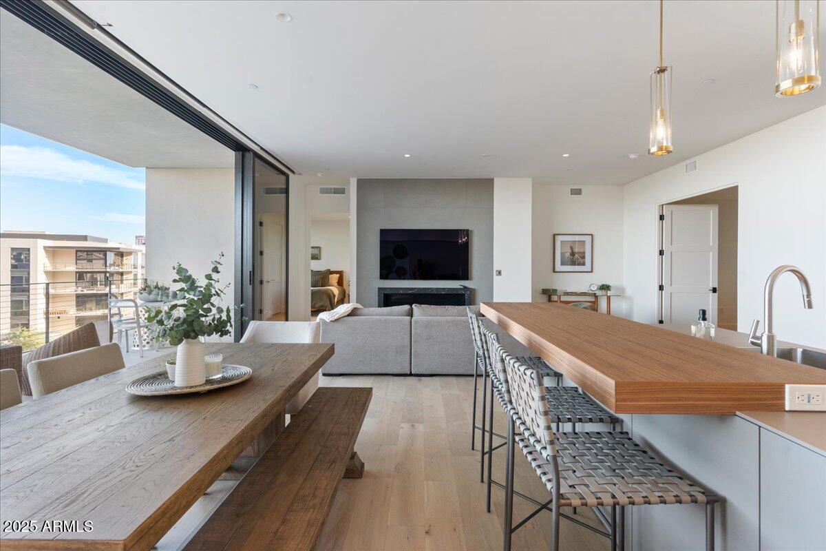 5000 N CAMELBACK RIDGE Drive, 206