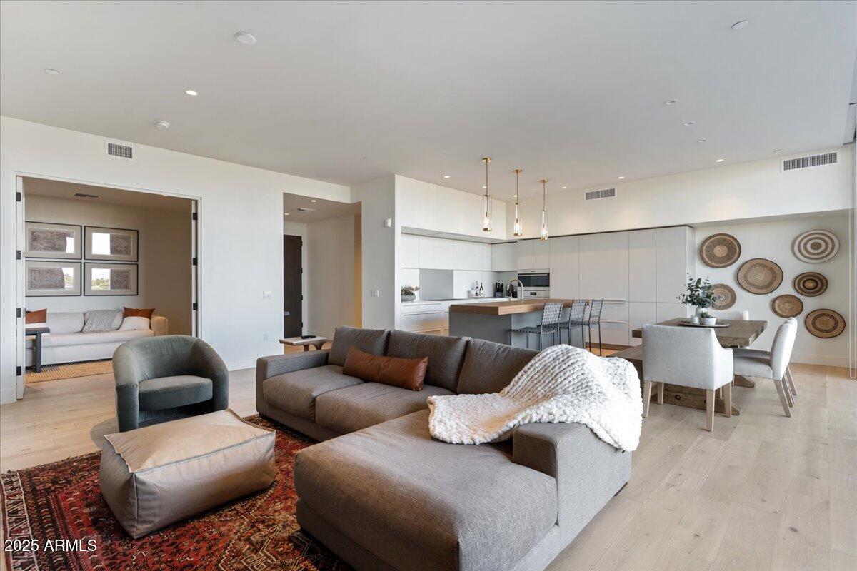 5000 N CAMELBACK RIDGE Drive, 206