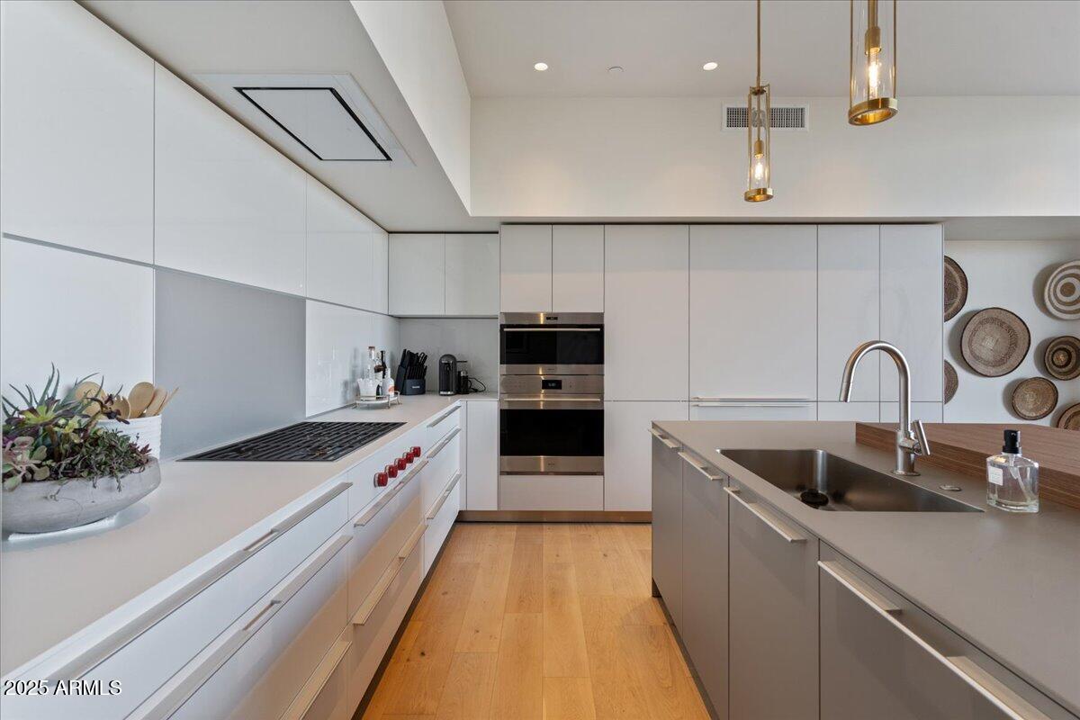 5000 N CAMELBACK RIDGE Drive, 206