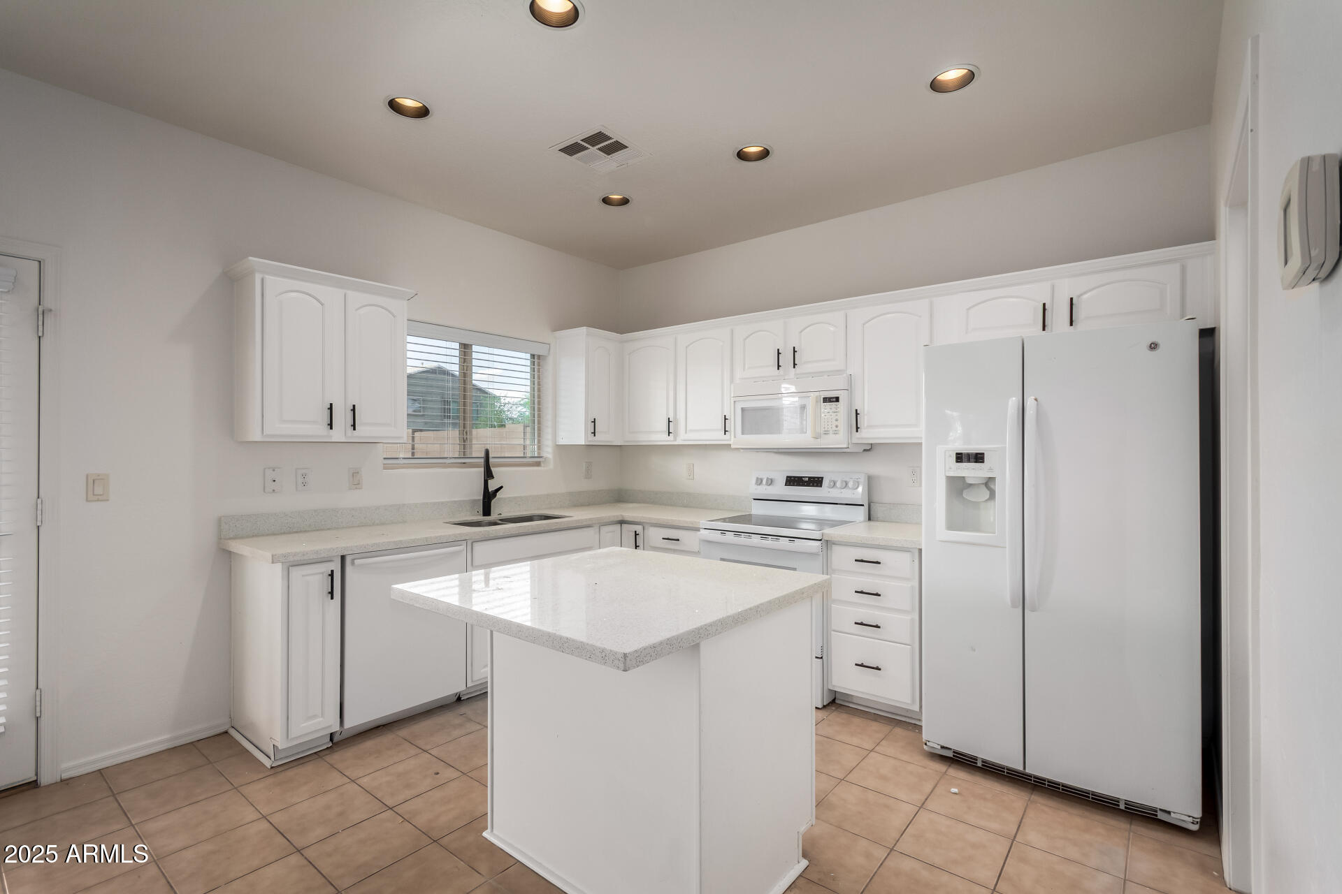 1222 E CANYON Trail