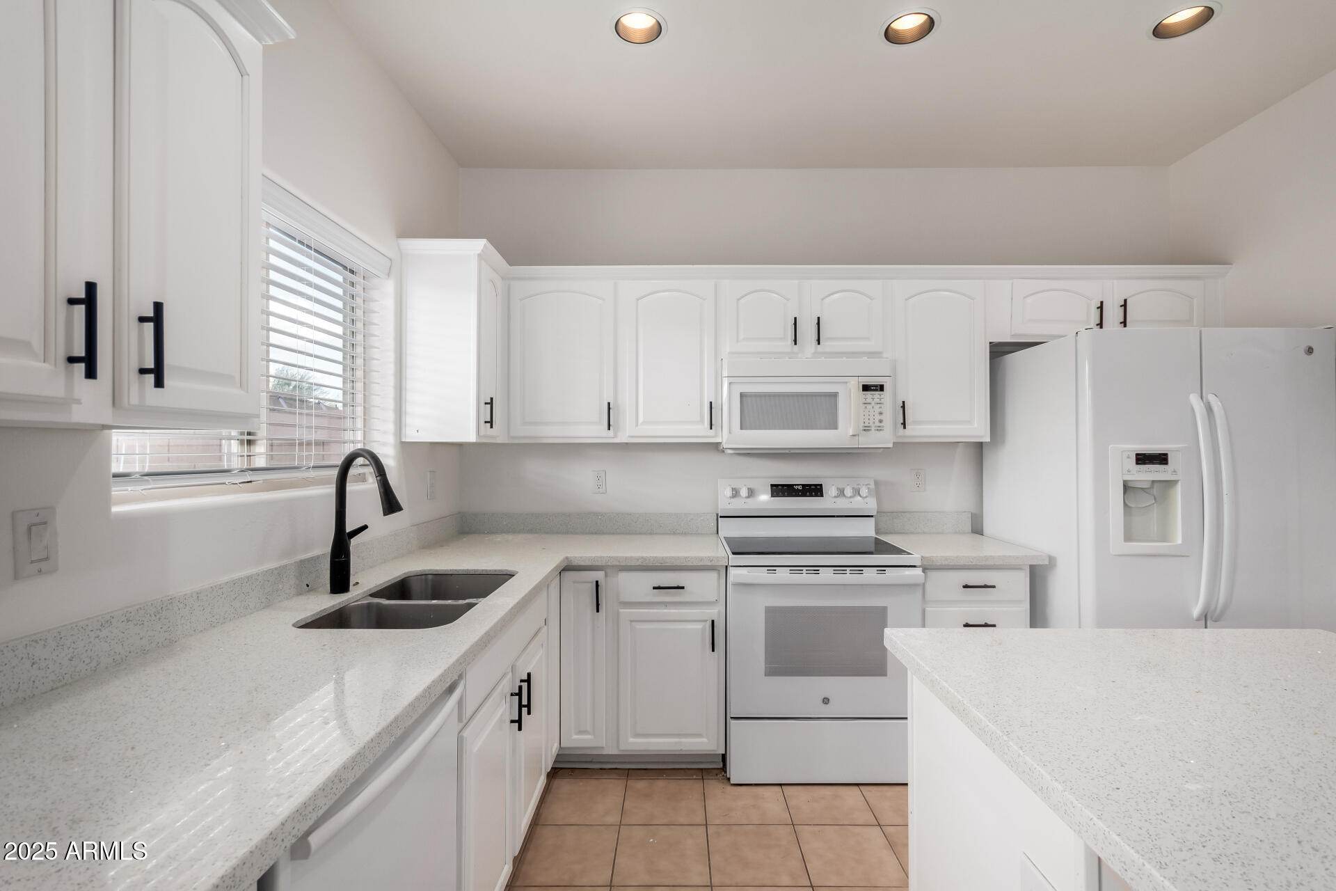 1222 E CANYON Trail