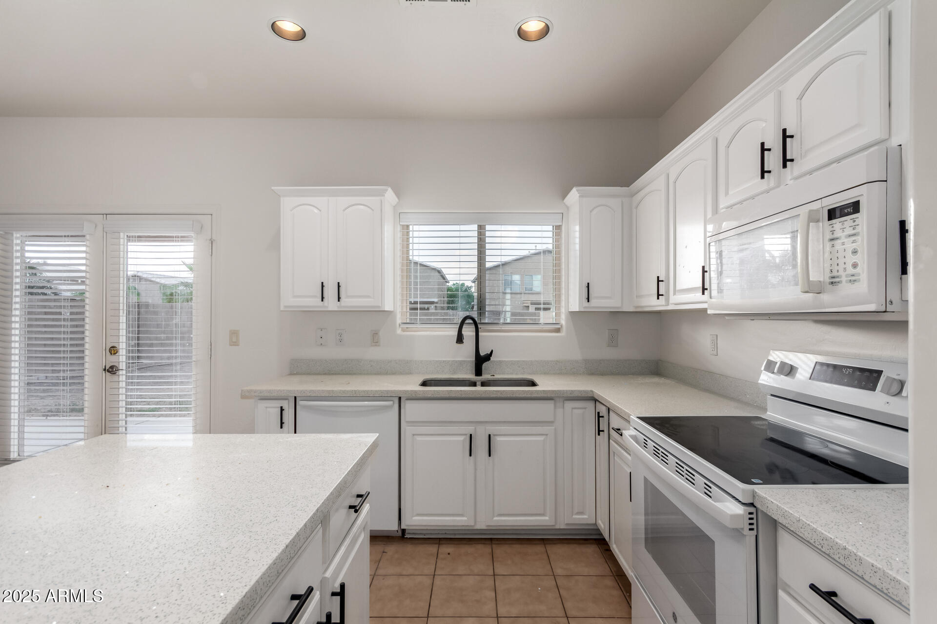 1222 E CANYON Trail